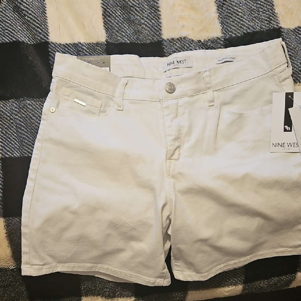 Nine West Women's Classic Cream Shorts